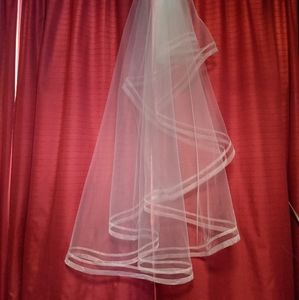 Toni Federici Veil NWT